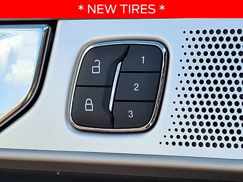 Used 2020 Ford Explorer Platinum w/ Premium Technology Package AWD/4WD image 28