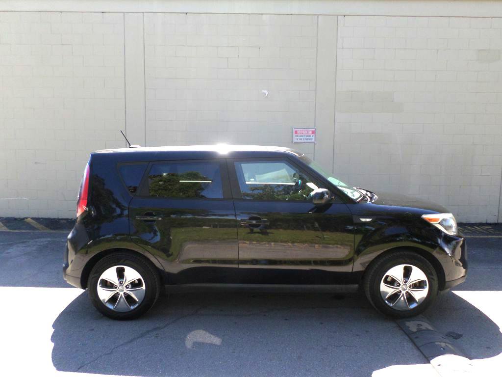 Used 2014 Kia Soul FWD image 1