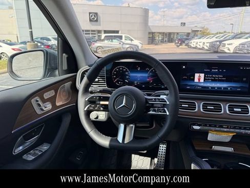 Certified 2026 Mercedes-Benz GLS 450 4MATIC image 17