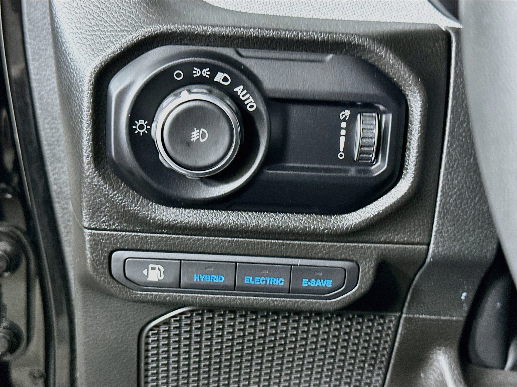 Used 2024 Jeep Wrangler Unlimited w/ Convenience Group AWD/4WD image 15