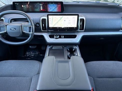 Used 2025 Ford Expedition Active AWD/4WD image 15