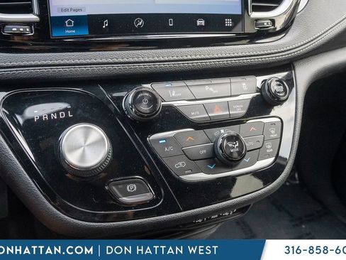 Used 2021 Chrysler Pacifica Touring w/ S Appearance Package FWD image 9