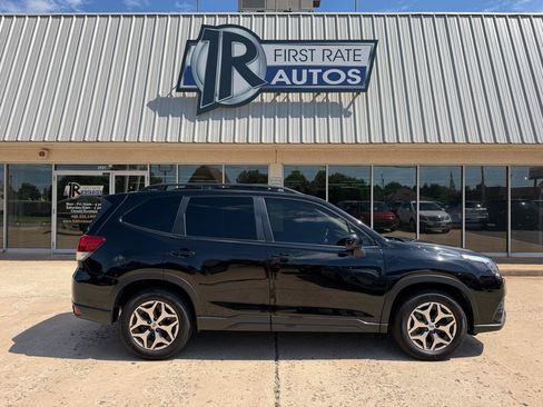 Used 2024 Subaru Forester Premium AWD/4WD image 9