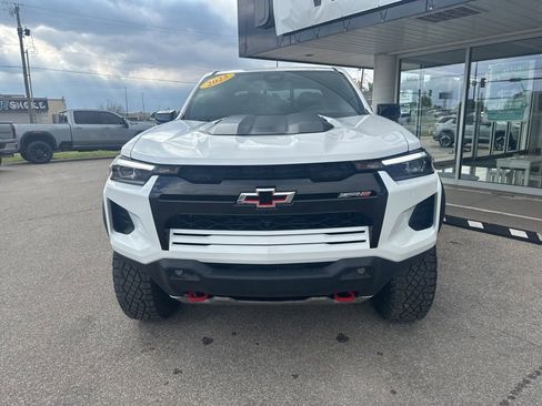 Used 2025 Chevrolet Colorado ZR2 w/ Technology Package AWD/4WD image 2