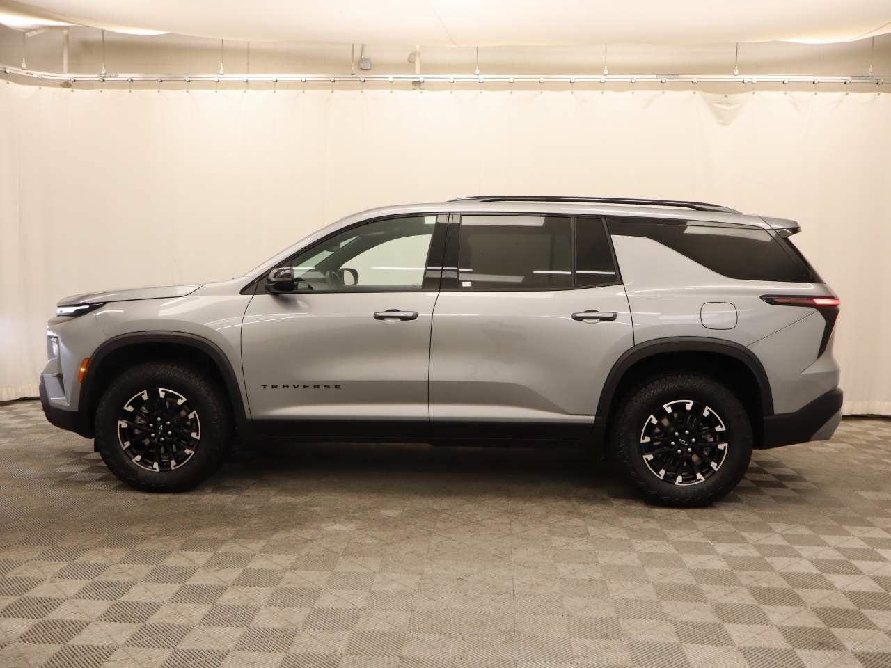 Used 2025 Chevrolet Traverse Z71 AWD/4WD image 2