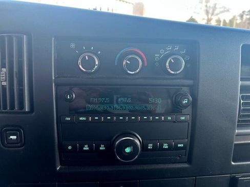 Used 2017 GMC Savana 3500 image 13