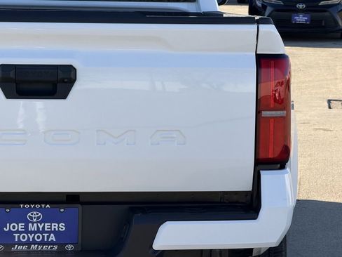 Used 2024 Toyota Tacoma TRD Sport image 9
