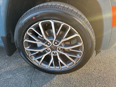 New 2026 Jeep Grand Cherokee Summit image 12