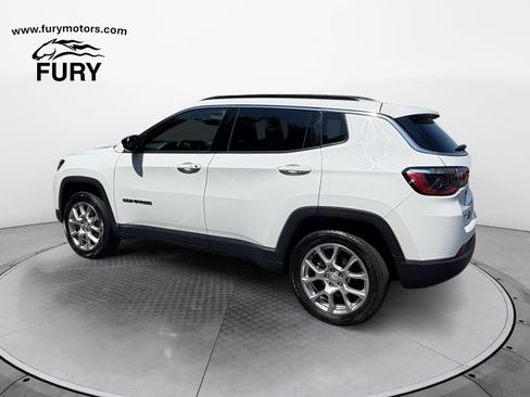 Used 2023 Jeep Compass Latitude AWD/4WD image 5