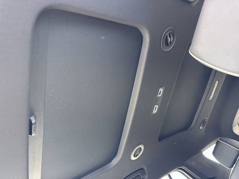 Used 2023 Chevrolet Traverse Premier FWD image 14