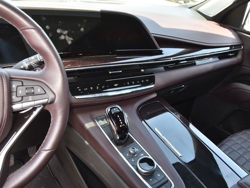 Used 2023 Cadillac Escalade ESV Sport Platinum w/ LPO, ONYX Package AWD/4WD image 9