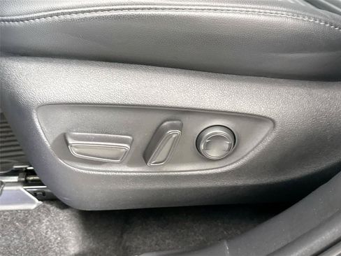 Used 2023 Toyota Highlander XSE FWD image 30