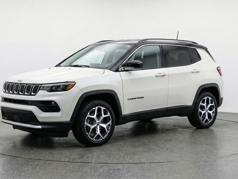 Used 2025 Jeep Compass Limited image 3
