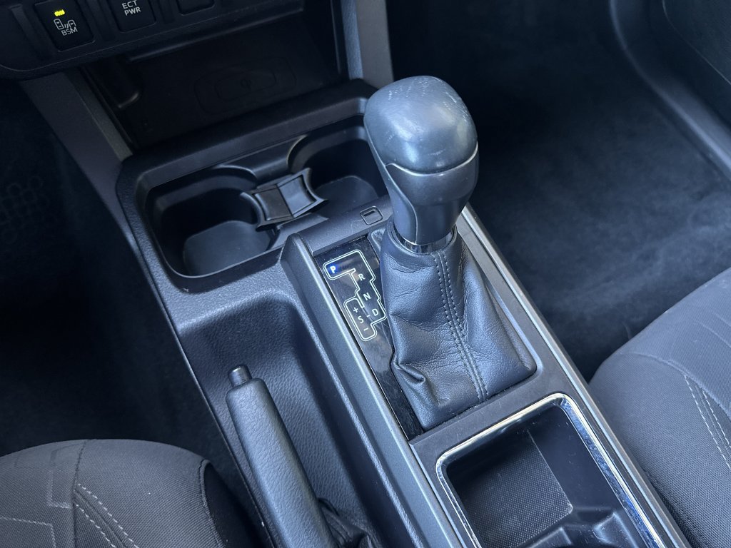 Used 2016 Toyota Tacoma TRD Off-Road w/ Premium & Technology Package AWD/4WD image 26