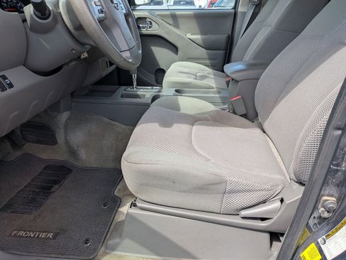 Used 2017 Nissan Frontier SV RWD image 17