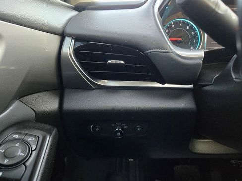 Used 2018 Chevrolet Traverse LT image 22