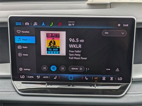 New 2025 Volkswagen Tiguan SE image 18