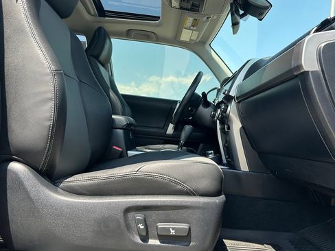 Used 2021 Toyota 4Runner SR5 Premium w/ Moonroof Package AWD/4WD image 31
