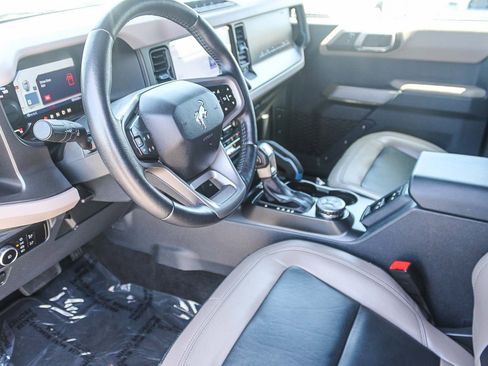 Used 2023 Ford Bronco Wildtrak image 18