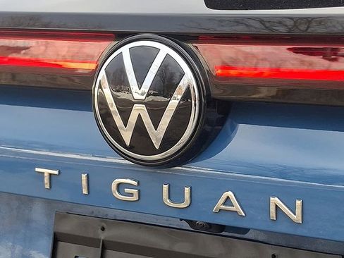 Certified 2025 Volkswagen Tiguan SE w/ Panoramic Sunroof Package image 31