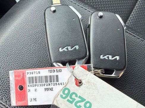 Used 2024 Kia Sportage LX FWD image 17