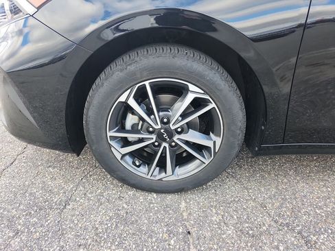 Certified 2023 Kia Forte LXS w/ LXS Technology Package image 24