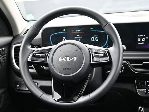 Used 2025 Kia Seltos S image 14