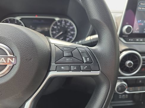 Used 2024 Nissan Sentra SV FWD image 17