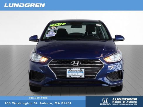 Used 2021 Hyundai Accent SE FWD image 2