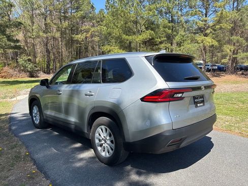 Used 2024 Toyota Grand Highlander XLE image 7