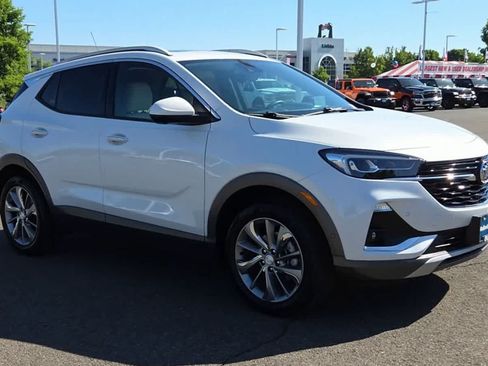 Used 2021 Buick Encore GX Essence w/ Advanced Technology Package AWD/4WD image 2