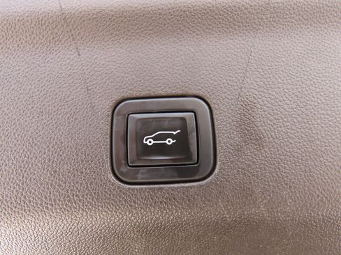 Used 2021 Chevrolet Suburban Z71 AWD/4WD image 15