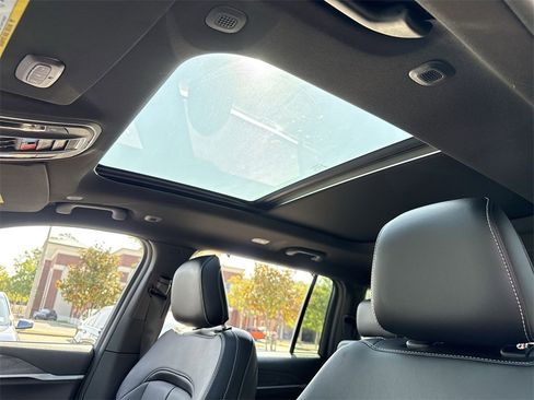 New 2025 Jeep Grand Cherokee L Limited w/ Luxury Tech Group II image 18