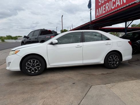 Used 2014 Toyota Camry LE FWD image 15