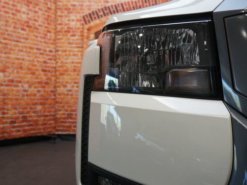 Used 2025 Nissan Frontier SV w/ SV Convenience Package AWD/4WD image 70