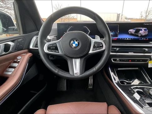 Used 2025 BMW X7 xDrive40i w/ M Sport Package image 7