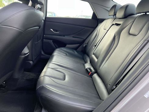Used 2023 Hyundai Elantra Limited image 12