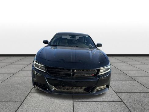 Used 2018 Dodge Charger SXT image 2