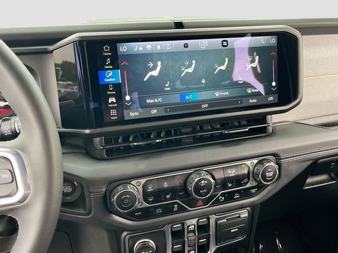 Certified 2025 Jeep Wrangler Unlimited Sahara w/ Safety Group AWD/4WD image 15