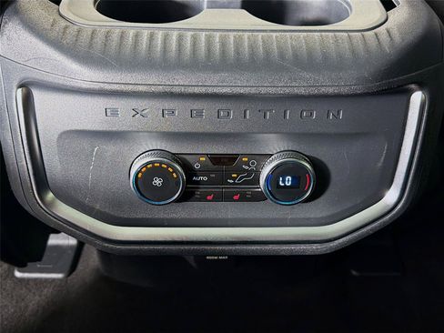 Used 2025 Ford Expedition Platinum AWD/4WD image 29