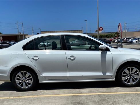 Used 2015 Volkswagen Jetta SE FWD image 4