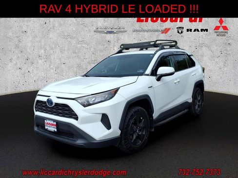 Used 2019 Toyota RAV4 LE w/ Carpet Mat Package AWD/4WD image 3
