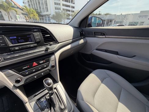 Used 2017 Hyundai Elantra SE FWD image 9