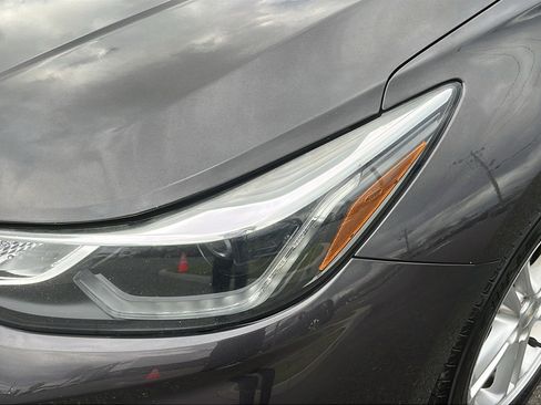 Used 2017 Chevrolet Cruze LT w/ Convenience Package image 7