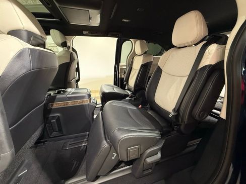 New 2026 Toyota Sienna Platinum image 20