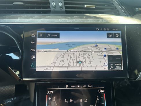 Used 2023 Audi e-tron Premium Plus w/ Premium Plus Package AWD/4WD image 24