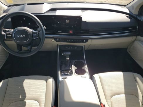Used 2025 Kia Carnival SX Prestige image 27