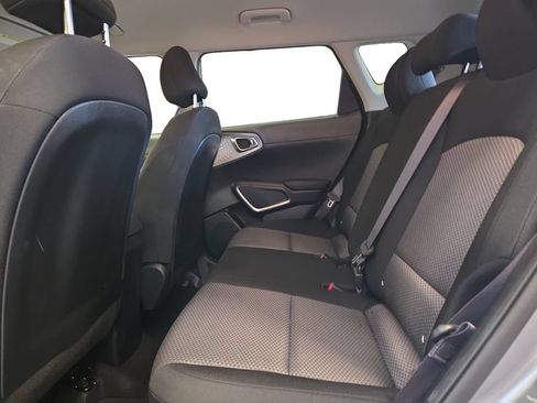 Used 2025 Kia Soul LX w/ LX Technology Package FWD image 23