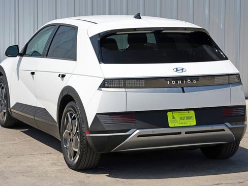 Used 2024 Hyundai Ioniq 5 SE image 45