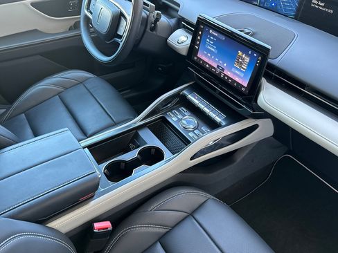 Certified 2024 Lincoln Nautilus Premier image 16